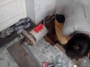 thợ sửa chữa máy bơm nước
