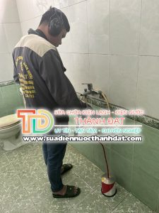 Thợ dò ống nước rò rỉ chuyên nghiệp