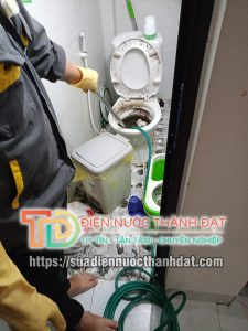 Điện nước Thành Đạt chuyên thông tắc bồn cầu giá rẻ, uy tín
